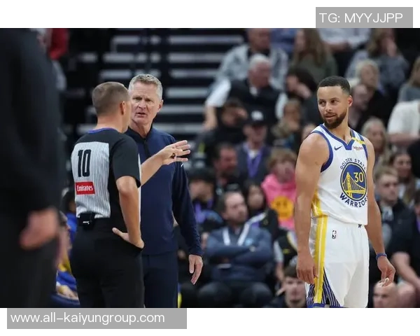 库里解读独特阵容背后的科尔战术理念球员们已习惯这种灵活打法