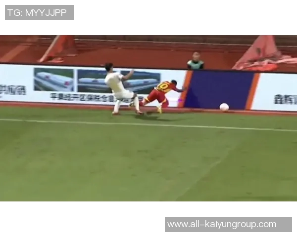 广西外援阿萨莫阿遭遇颈椎骨折意外撞坏场边LED广告牌引发关注 广西外援阿萨莫阿遭遇颈椎骨折意外撞坏场边LED广告牌引发关注