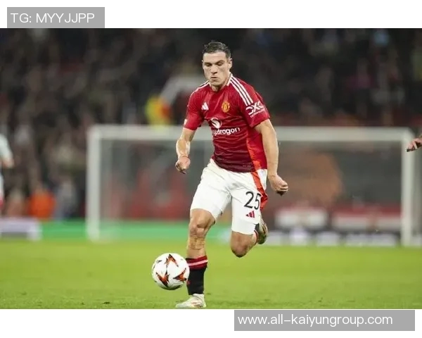 阿贾克斯对曼联中场乌加特表现出兴趣尚未正式报价